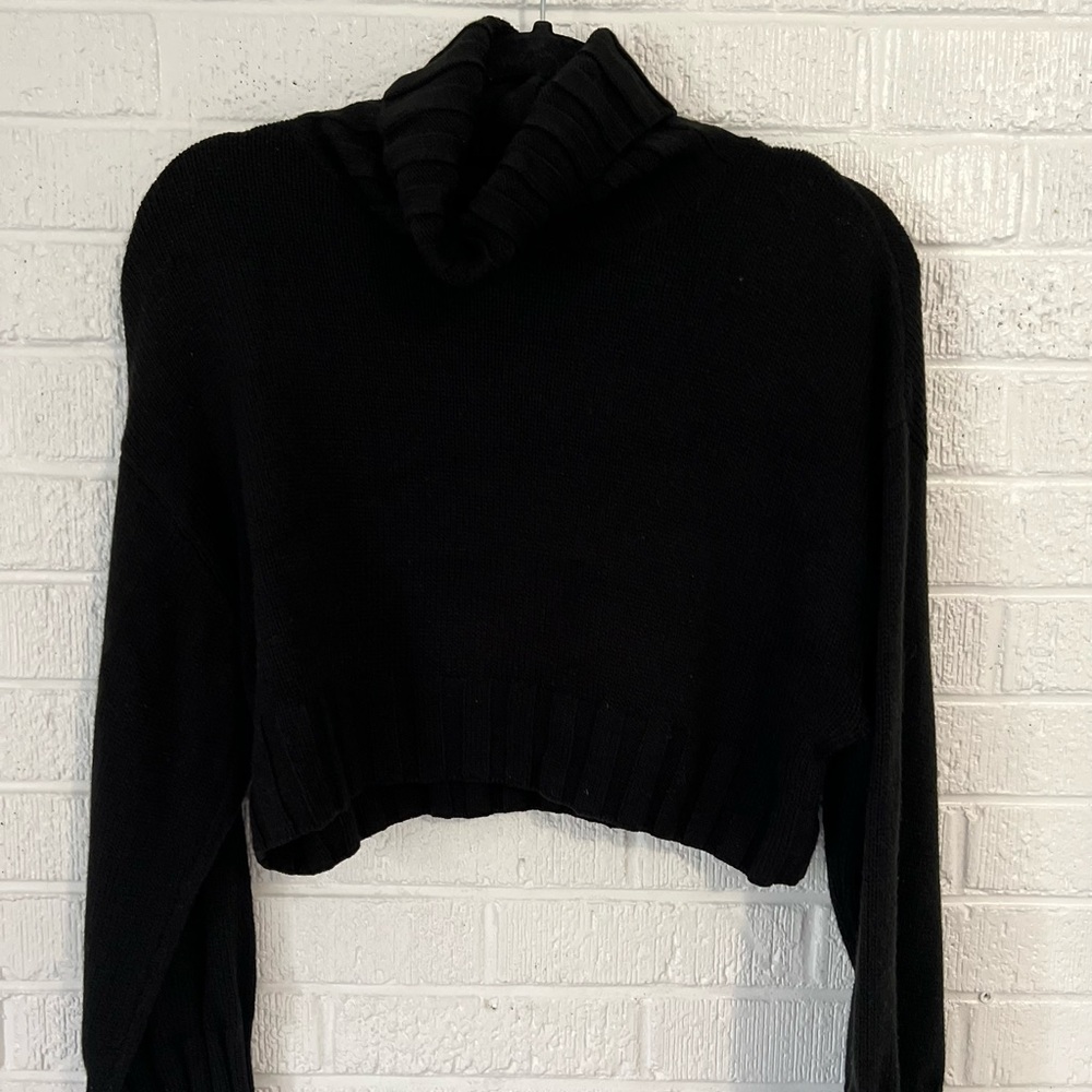 Crop top black turtle neck